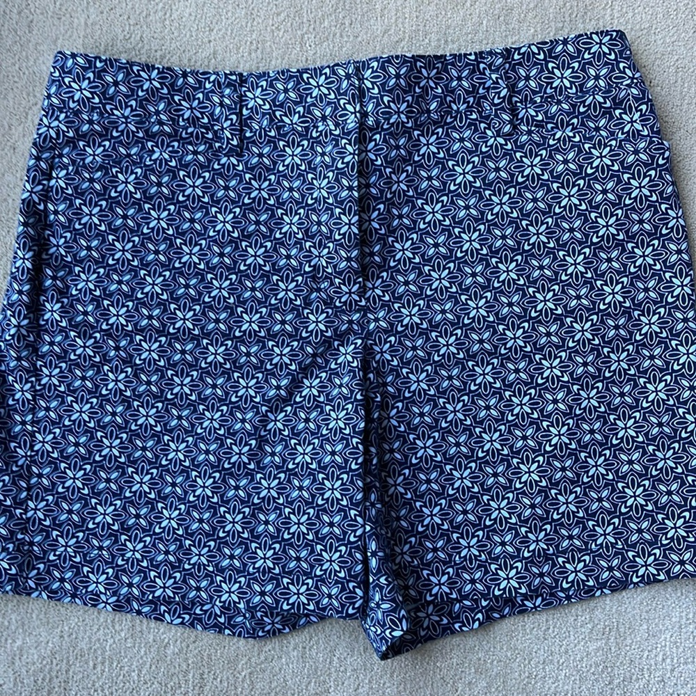 LAND’S END SIZE 10 APPROX 6” INSEAM SHORTS NAVY PRINT